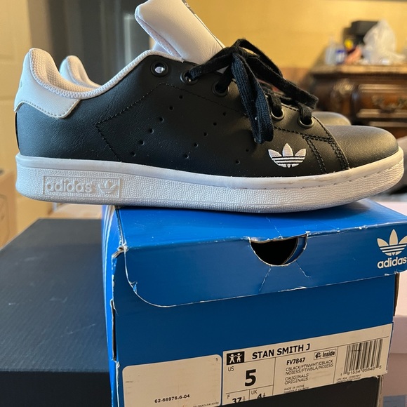 Adidas - Picture 6 of 9